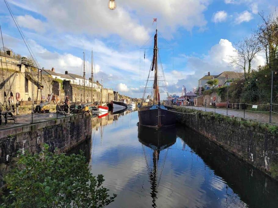 Hotel Stunning Yacht Sea Lion in Charlestown Harbour, Cornwall Exterior foto