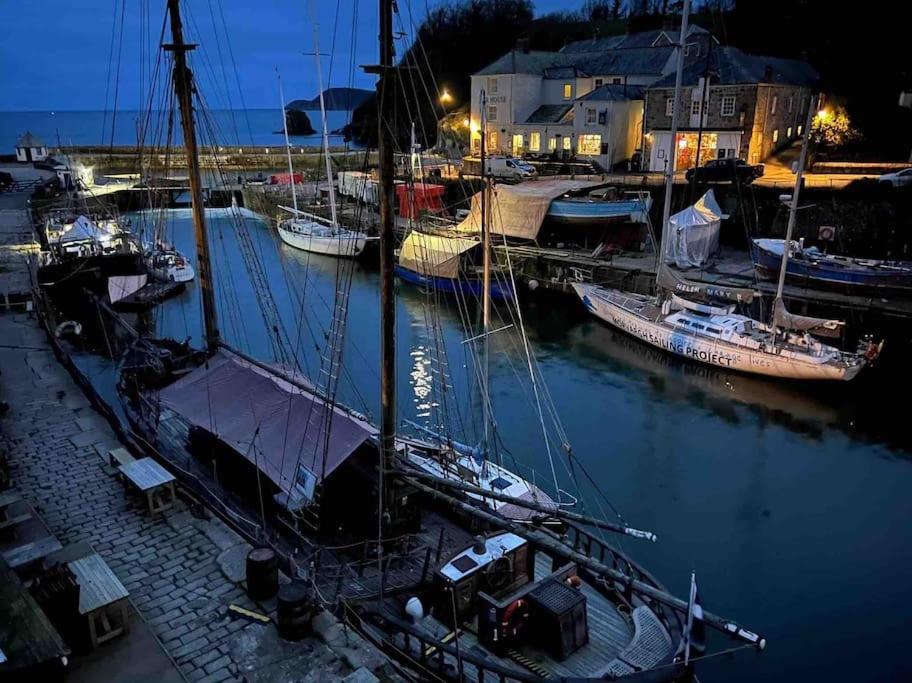 Hotel Stunning Yacht Sea Lion in Charlestown Harbour, Cornwall Exterior foto