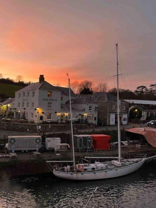 Hotel Stunning Yacht Sea Lion in Charlestown Harbour, Cornwall Exterior foto
